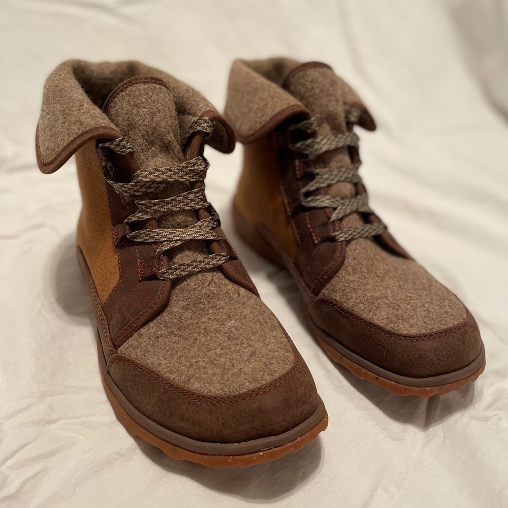 Women’s Chaco lace up bootie. Size 10